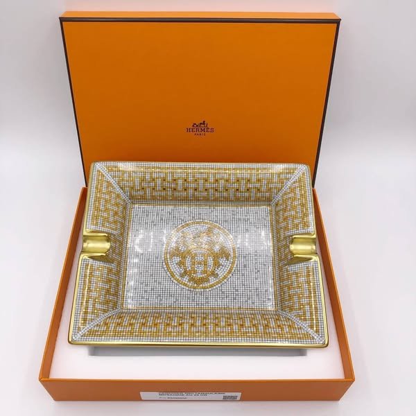 Medium ashtray white golden color / ashtray from Hermes