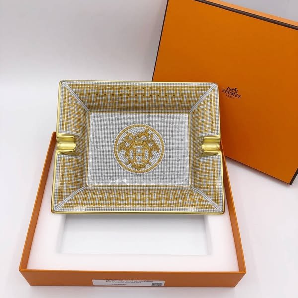 Medium ashtray white golden color / ashtray from Hermes