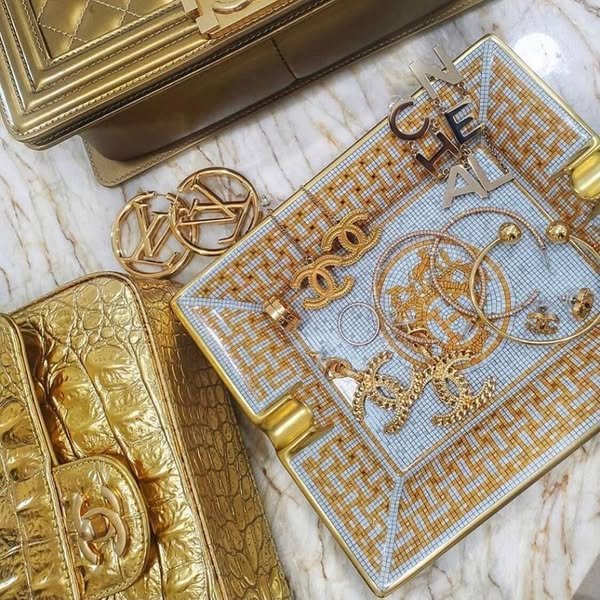 Medium ashtray white golden color / ashtray from Hermes