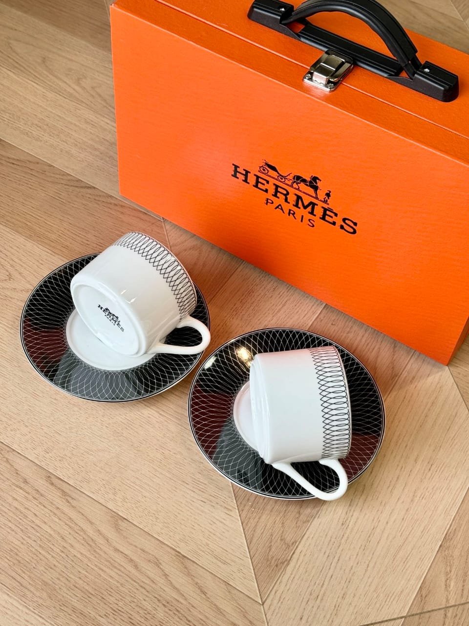 Hermes tea set of two cups with saucers 