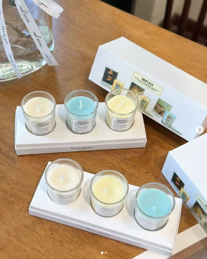 Toworld scented candle gift set featuring multiple small glass jars with natural soy wax.